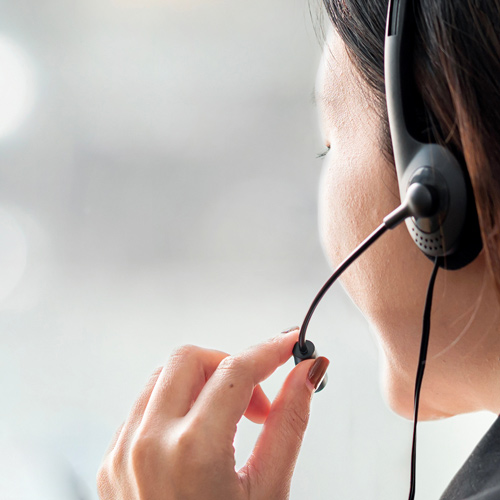 Es wird ein Kunde beraten